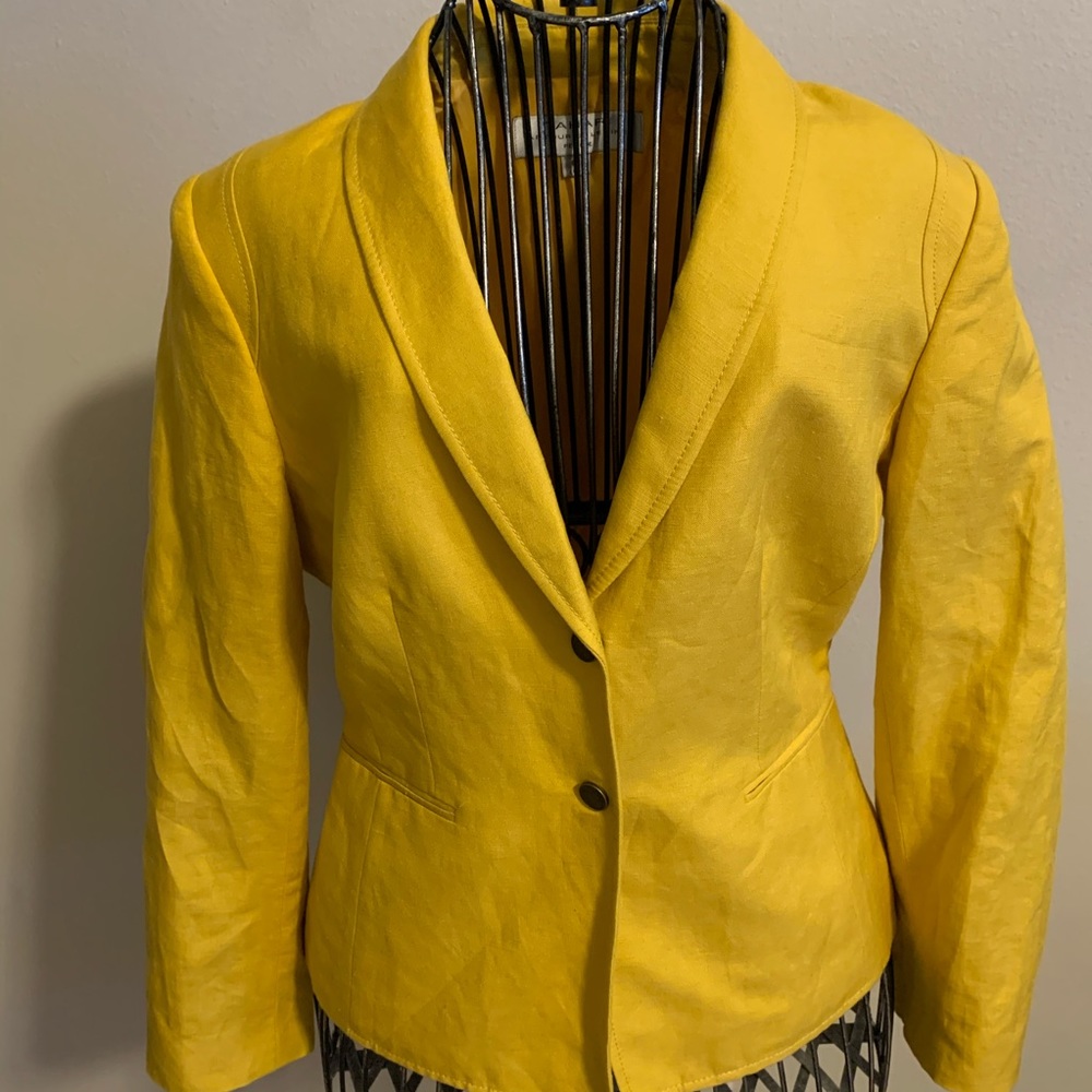 Tahari blazer in yellow size 6P